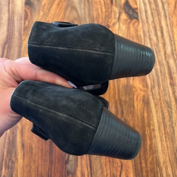 Eileen Fisher Iris Black Tumbled Nubuck Heeled Cut Out Sandal Size 8.5 - Picture 7 of 12